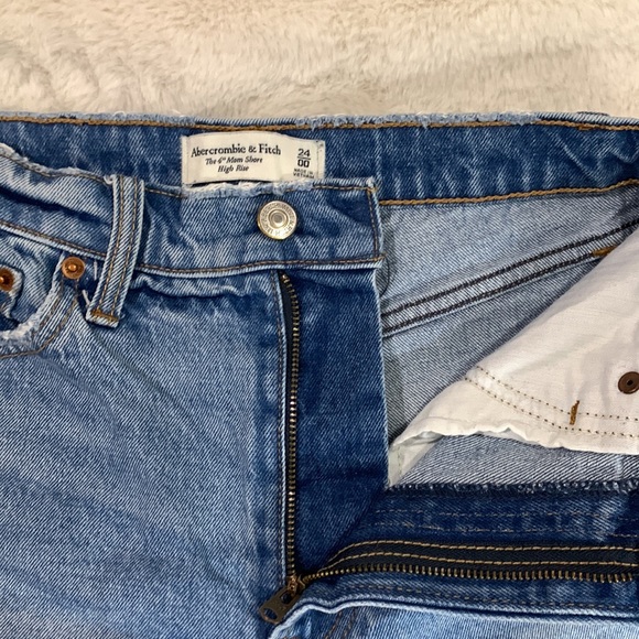 ABERCROMBIE 4” MOM SHORT - Picture 2 of 3